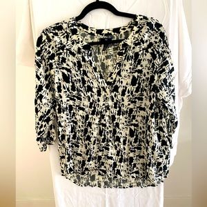 Gap silky black and white tunic. Size S petite